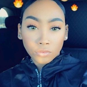 Meet your Posher, Monique